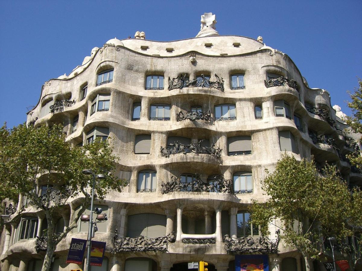Muntanya - Apartments In Sagrada Familia Barcelona Bagian luar foto