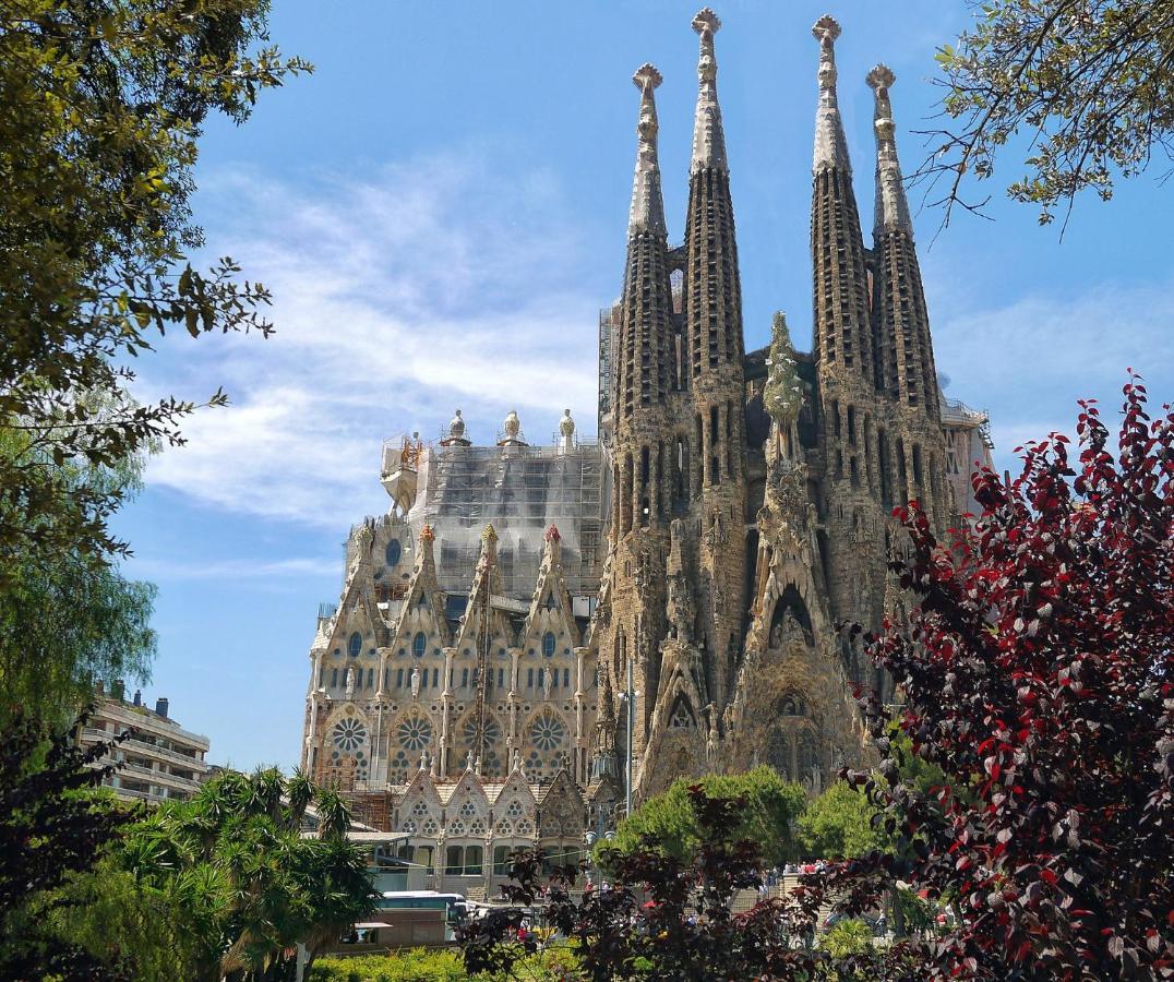 Muntanya - Apartments In Sagrada Familia Barcelona Bagian luar foto