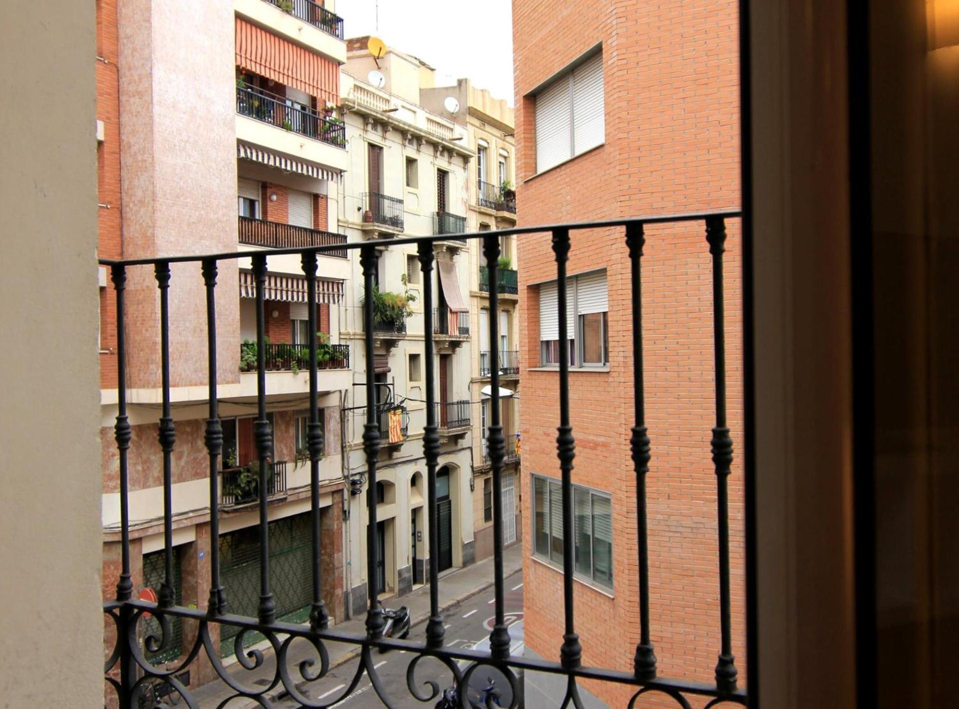 Muntanya - Apartments In Sagrada Familia Barcelona Bagian luar foto